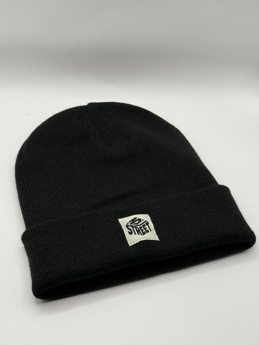 Bonnet noir avec étiquette logo brodé!